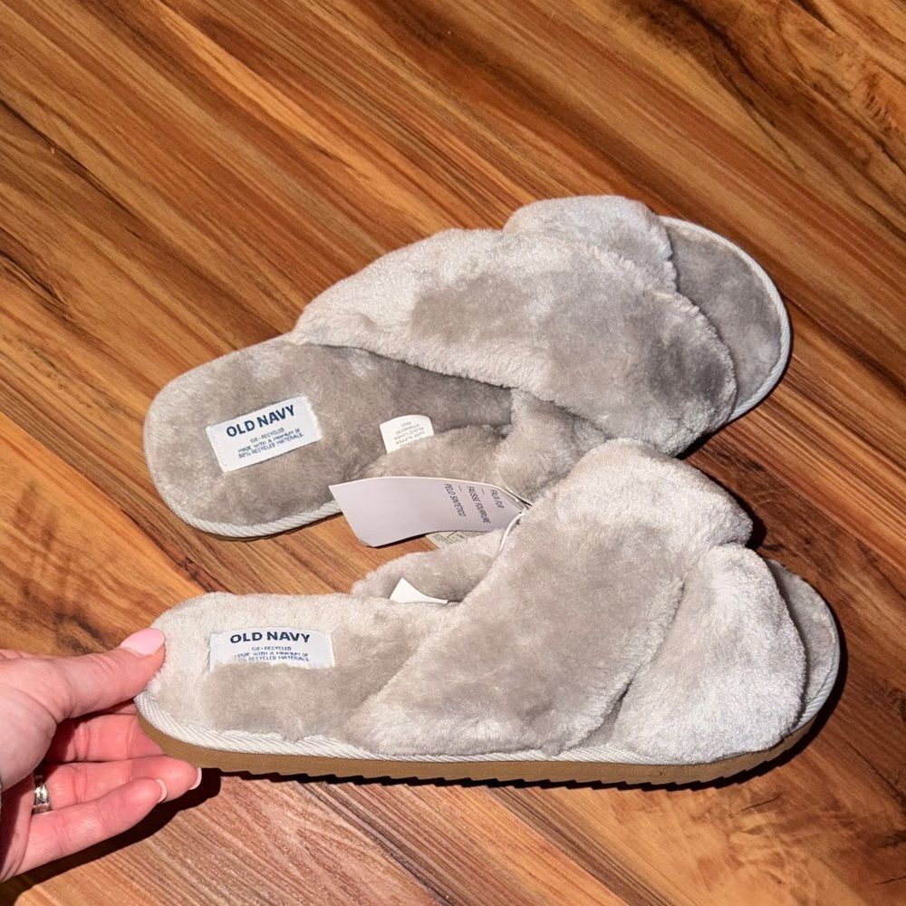 Old Navy Light Gray Plush Crisscross Slide Slippers